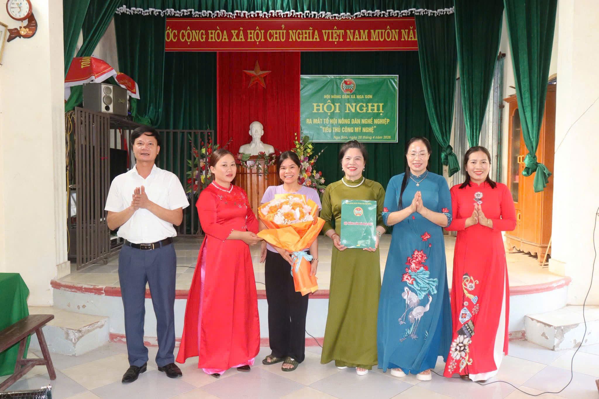 Anh-tin-bai
